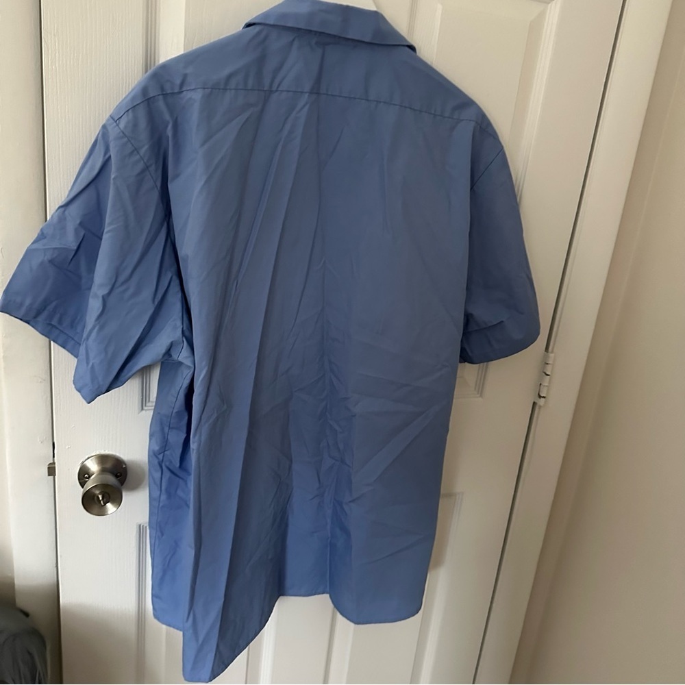 Men’s Blue Button Down Short Sleeve Shirt - Picture 7 of 8